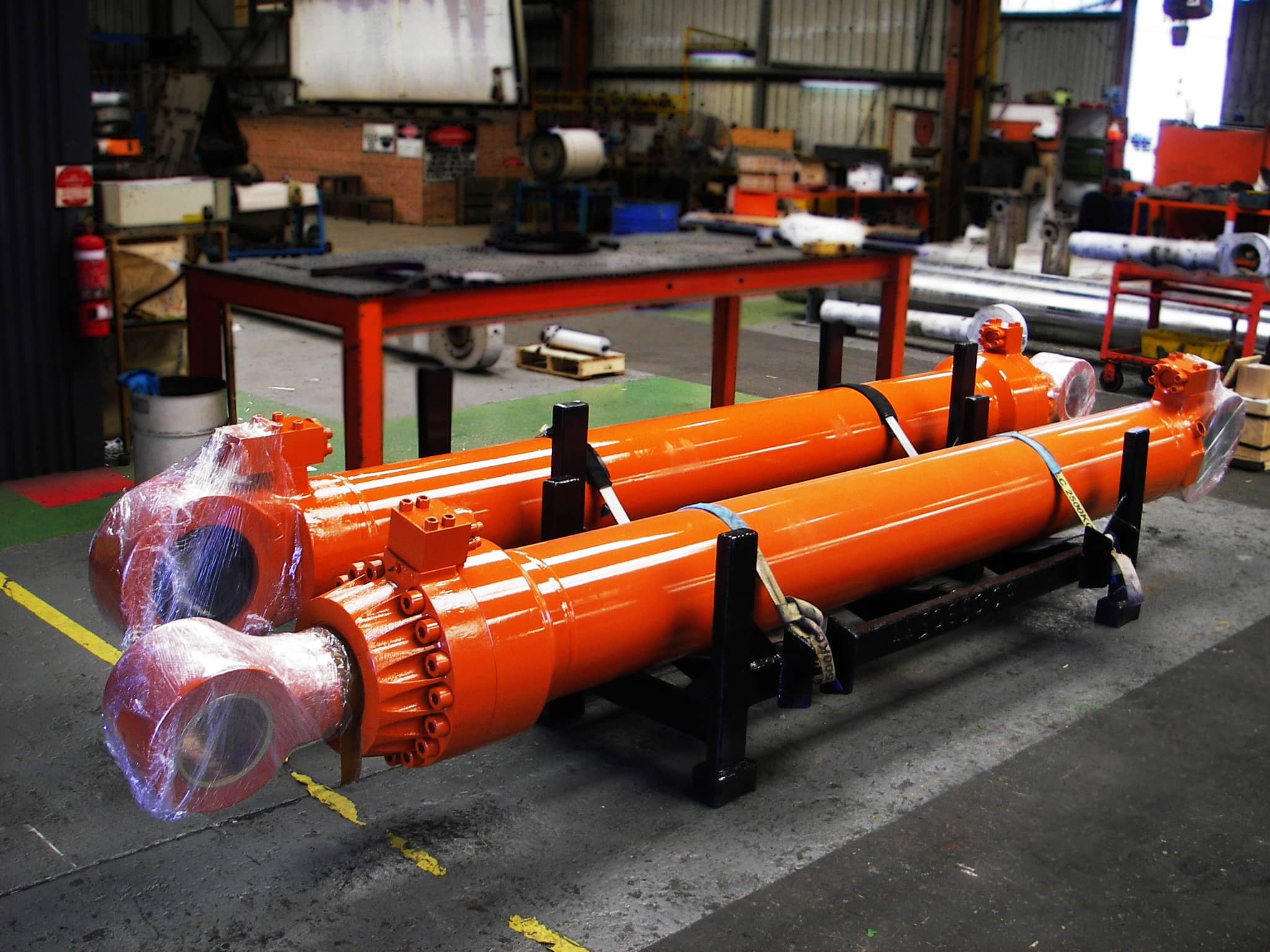 Hitachi hydraulic cylinders